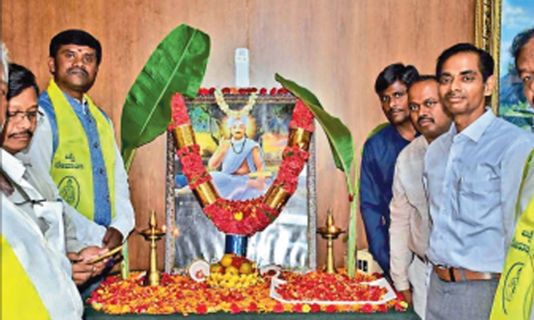 ದಾಸಿಮಯ್ಯರ ವಚನ ಇಂದಿಗೂ ಪ್ರಸ್ತುತ; ಜಿಲ್ಲಾಧಿಕಾರಿ