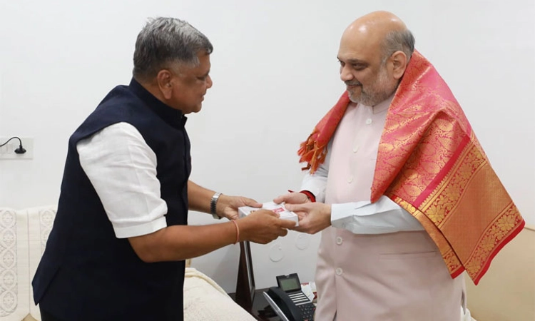 ಅಮಿತ್ ಶಾ ಭೇಟಿ ಮಾಡಿದ ಜಗದೀಶ್ ಶೆಟ್ಟರ್: ಖಾತೆ ಉಳಿಸುವ ಯತ್ನ?