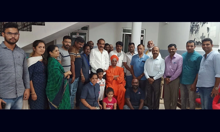 ರಕ್ತನಿಧಿ ಕೇಂದ್ರಕ್ಕೆ ಸಿದ್ಧಗಂಗಾ ಶ್ರೀ ಭೇಟಿ