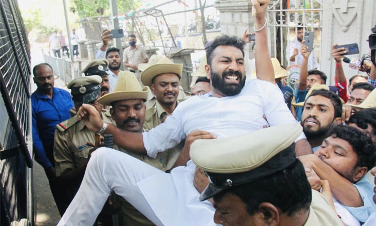 ಆರಗ ರಾಜೀನಾಮೆಗೆ ಆಗ್ರಹಿಸಿ ನಲಪಾಡ್ ನೇತೃತ್ವದಲ್ಲಿ ಕಾಂಗ್ರೆಸ್ ಪ್ರತಿಭಟನೆ