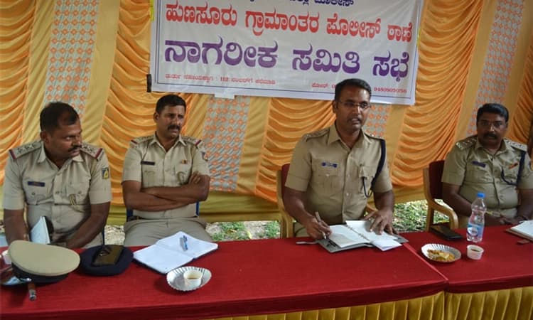 ಹುಣಸೂರು :ಬಾಲ್ಯವಿವಾಹ, ಅಸ್ಪೃಶ್ಯತೆ ಬಗ್ಗೆ ಹಾಡಿ-ಕಾಲೇಜುಗಳಲ್ಲಿ ಜಾಗೃತಿ