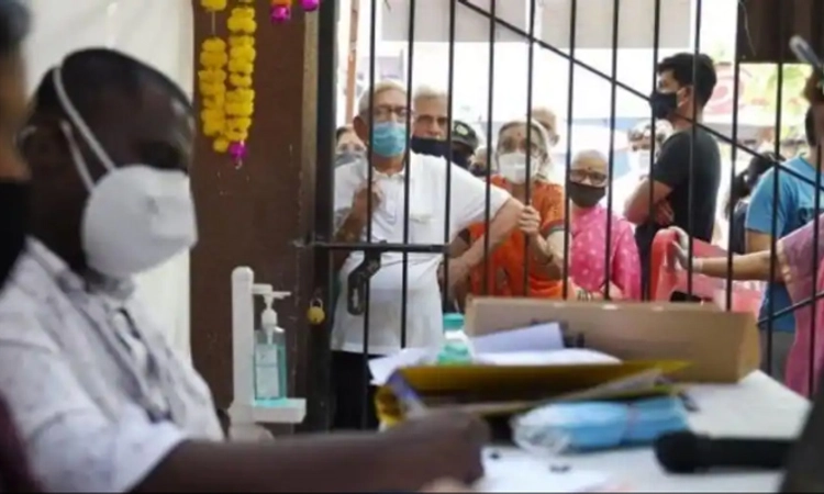 ಭಾರೀ ಇಳಿಕೆ: ಭಾರತದಲ್ಲಿ 24 ಗಂಟೆಯಲ್ಲಿ 1,033 ಕೋವಿಡ್ ಪ್ರಕರಣ ಪತ್ತೆ, 43 ಮಂದಿ ಸಾವು