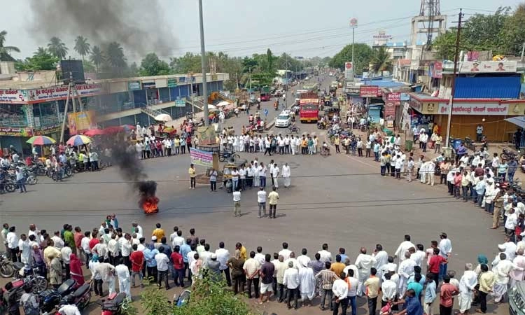 ತೀವ್ರಗೊಂಡ ಮಹಾಲಿಂಗಪುರ ತಾಲೂಕು ಹೋರಾಟ