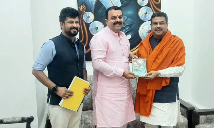 ಕನ್ನಡ ಅಧ್ಯಯನ ಕೇಂದ್ರಕ್ಕೆ ಸ್ವಾಯತ್ತತೆ : ಪ್ರಧಾನ್ ಭೇಟಿಯಾದ ಸಚಿವ ಸುನೀಲ್