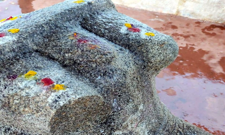ನಿಧಿ ಆಸೆಗಾಗಿ ಹೊಳೆ ಬಸವೇಶ್ವರ ಮೂರ್ತಿ ಭಗ್ನ