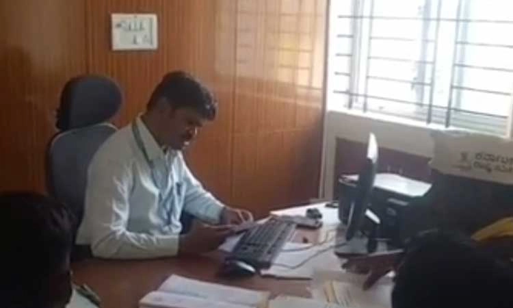 ಲಂಚ ಪಡೆದ ಆರೋಪ: ಗ್ರಾಮಲೆಕಾಧಿಕಾರಿ ವಿರುದ್ಧ ದೂರು