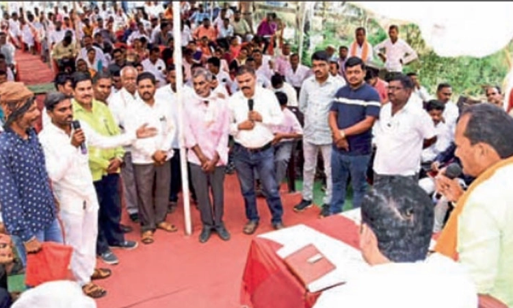 ಅಹವಾಲು ಆಲಿಸಿ, ಸ್ಥಳದಲ್ಲೇ ಪರಿಹಾರ ಕಲ್ಪಿಸಿದ ಸಚಿವ ಚವ್ಹಾಣ