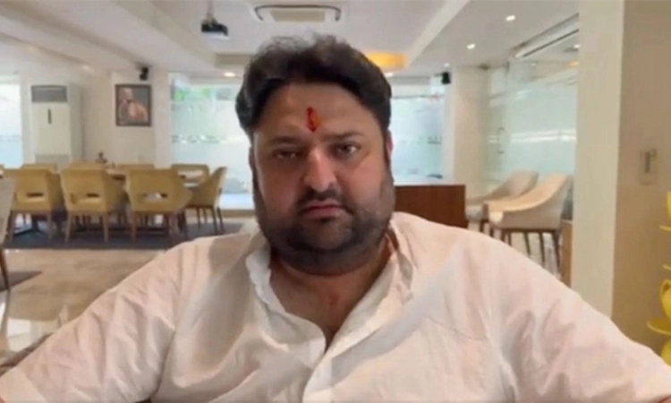 ಮೈಕ್ ಉಚಿತ…ಆಜಾನ್ ವೇಳೆ ಹನುಮಾನ್ ಚಾಲೀಸಾ ಮೊಳಗಲಿ; ಮಹಾರಾಷ್ಟ್ರದ ಬಿಜೆಪಿ ಮುಖಂಡ
