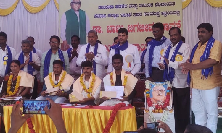 ಮೀಸಲಾತಿ ನೆಚ್ಚಿಕೊಂಡು ಜೀವನ ಮಾಡಬೇಡಿ.. ನಿಮ್ಮ ಪ್ರಯತ್ನದಿಂದ ಮುಂದುವರೆಯಿರಿ : ಅಮರೇಗೌಡ