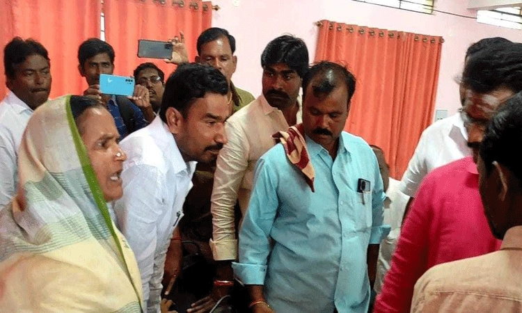 ಕಾಂಗ್ರೆಸ್‌-ಬಿಜೆಪಿ ಪುರಸಭೆ ಸದಸ್ಯರ ಜಟಾಪಟಿ