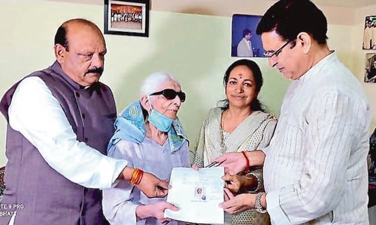 ರಾಹುಲ್‌ ಗಾಂಧಿಗೆ ಆಸ್ತಿ ದಾನ ಮಾಡಿದ ಅಜ್ಜಿ
