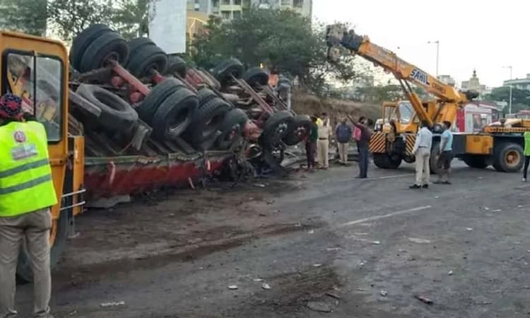 Pune; Truck-Bus ಡಿಕ್ಕಿ; 4 ಮೃತ್ಯು, 22ಕ್ಕೂ ಅಧಿಕ ಮಂದಿಗೆ ಗಾಯ