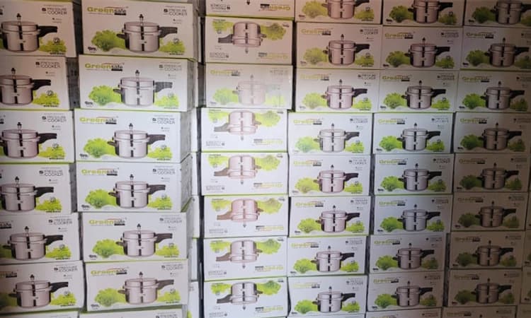 Karnataka Election: ಸವದತ್ತಿಯಲ್ಲಿ ಅಕ್ರಮ ಕುಕ್ಕರ್ ದಾಸ್ತಾನು ಪತ್ತೆ