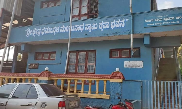kundapura constituency; ಕುಂದಾಪುರ- ಮುಚ್ಚಿದ ಶಾಲೆಗಳಲ್ಲಿ ಮತಗಟ್ಟೆ