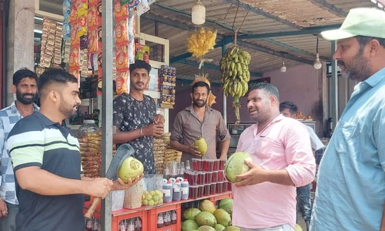 ಮಲೆನಾಡಿನಲ್ಲಿ  ಏರುತ್ತಿದೆ ಬಿಸಿಲಿನ ತಾಪ; ತಂಪು ಪಾನೀಯಕ್ಕೆ ಹೆಚ್ಚಿದ ಬೇಡಿಕೆ
