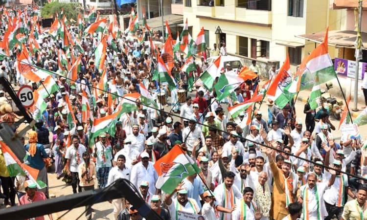 ಮಂಗಳೂರು ದಕ್ಷಿಣ: ಜೆ.ಆರ್. ಲೋಬೋ ನಾಮಪತ್ರ ಸಲ್ಲಿಕೆ, ಕಾರ್ಯಕರ್ತರ ಭರ್ಜರಿ ಬೆಂಬಲ