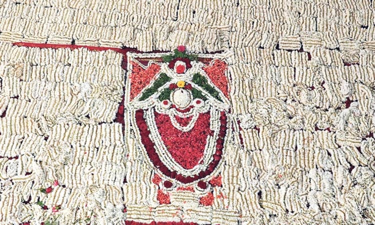 Kateel Temple: ಕಟೀಲು ದುರ್ಗಾಪರಮೇಶ್ವರಿಗೆ ಮಲ್ಲಿಗೆ ಸಮರ್ಪಣೆ