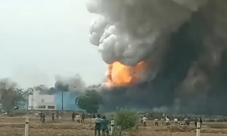Gujarat ಪಟಾಕಿ ಕಾರ್ಖಾನೆಯಲ್ಲಿ ಅಗ್ನಿ ಅವಘಡ : ನಾಲ್ವರು ಕಾರ್ಮಿಕರು ಸಜೀವ ದಹನ
