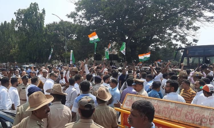 ಬಾವಾ v/s ಅಲಿ: Congress-JDS ಕಾರ್ಯಕರ್ತರ ಮುಖಾಮುಖಿ