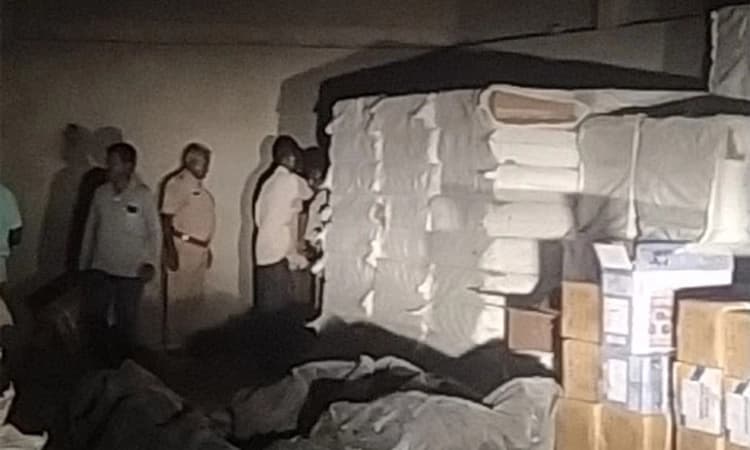 JDS candidate ಚೋಪ್ರಾಗೆ ಸೇರಿದ ರೂ. 42 ಲಕ್ಷ ಮೌಲ್ಯದ ಹೊಲಿಗೆ ಯಂತ್ರಗಳು ವಶ