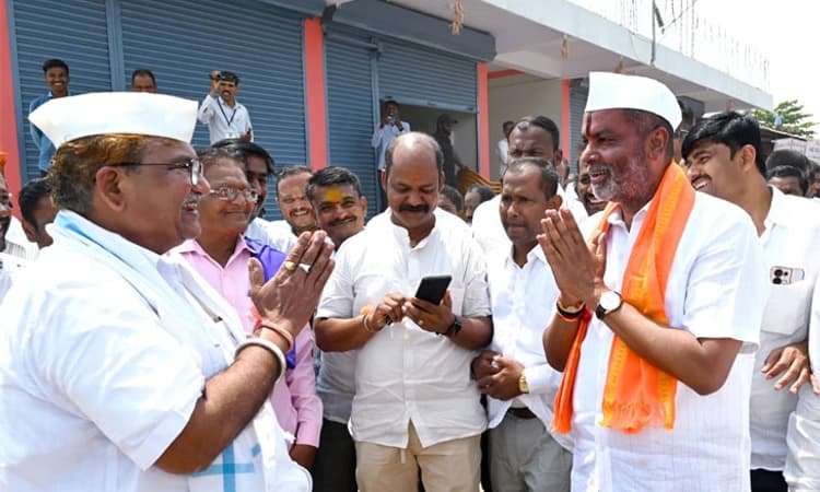 BJP ಅಭ್ಯರ್ಥಿ ಬಾಲಚಂದ್ರ ಜಾರಕಿಹೊಳಿ ನಾಮಪತ್ರ ಸಲ್ಲಿಕೆ: ಆಸ್ತಿ ಎಷ್ಟಿದೆ?
