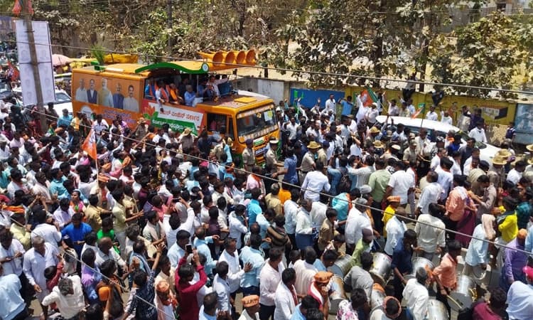 karnataka polls; ಸಿಎಂ ಬೊಮ್ಮಾಯಿ ಭರ್ಜರಿ ರೋಡ್ ಶೋ ; ಜೆ.ಪಿ.ನಡ್ಡಾ, ನಟ ಸುದೀಪ್ ಸಾಥ್