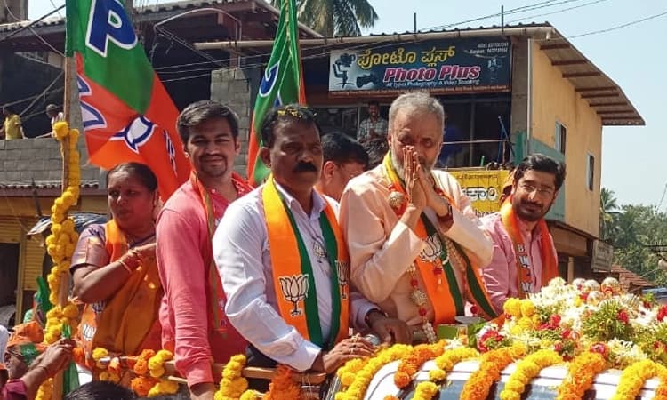 ಕ್ಷೇತ್ರದಲ್ಲಿ ಅಭಿವೃದ್ದಿ ಆಗಿಲ್ಲ ಎಂದವರಿಗೆ ನೇತ್ರ ಚಿಕಿತ್ಸೆ ಮಾಡಿಸಬೇಕು: ಕಾಗೇರಿ ಟಾಂಗ್