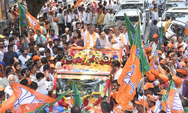 Dharawad: ಅರವಿಂದ್ ಬೆಲ್ಲದ್, ಅಮೃತ ದೇಸಾಯಿ‌ ನಾಮಪತ್ರ ಸಲ್ಲಿಕೆ… Prahlad Joshi ಸಾಥ್‌