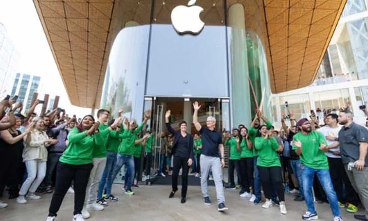 Apple Store; ಮುಂಬಯಿನಲ್ಲಿ ದೇಶದ ಮೊದಲ Apple ಸ್ಟೋರ್‌ ಗೆ ಸಿಇಒ ಟಿಮ್‌ ಕುಕ್ ಚಾಲನೆ
