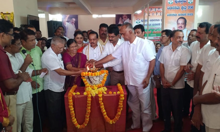 ಪುತ್ತೂರು: ಅಶೋಕ್ ಕುಮಾರ್ ರೈ ಅವರ ಚುನಾವಣಾ ಕಚೇರಿ ಉದ್ಘಾಟನೆ