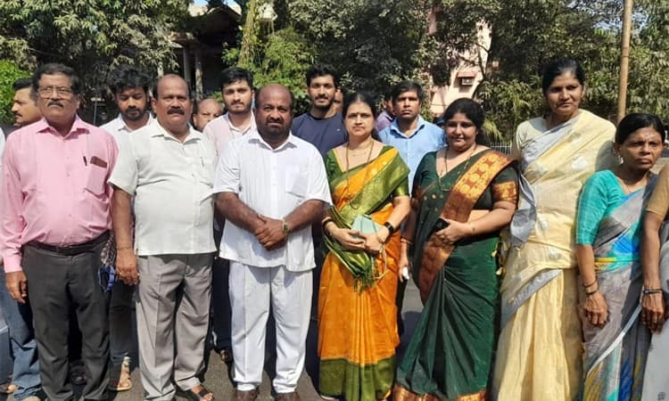 ಕಾರವಾರದಲ್ಲಿ BJP ಬಂಡಾಯ: ಮಾಜಿ ಶಾಸಕ ಗಂಗಾಧರ ಭಟ್ ನಾಮಪತ್ರ ಸಲ್ಲಿಕೆ