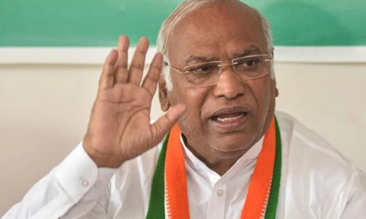 ಪ್ರಜಾಪ್ರಭುತ್ವ ಉಳಿಸಿಕೊಳ್ಳಲು ಕಾಂಗ್ರೆಸ್‌ ಸರ್ಕಾರ ಅಗತ್ಯ: Kharge