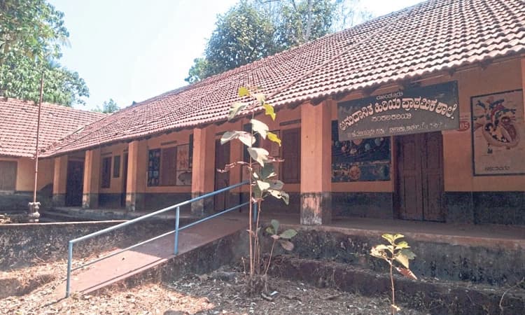 ಮತ್ತೆ ತೆರೆಯಿತು ಸಂಕಲಕರಿಯ ಪ್ರಾಥಮಿಕ ಶಾಲೆ