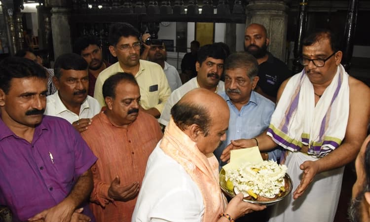 ಕರಾವಳಿಯ ದೈವ ದೇವರುಗಳ ಮೊರೆ ಹೋದ ಸಿಎಂ ಬೊಮ್ಮಾಯಿ