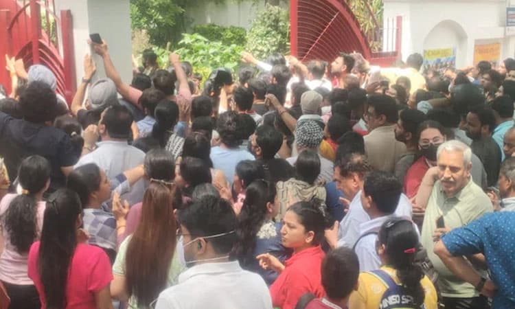 Threat Call: ದೆಹಲಿಯ ಶಾಲೆ ಹಾಗೂ ಪಾಟ್ನಾದ ಏರ್​ರ್ಪೋರ್ಟ್ ಗೆ ಬಾಂಬ್‌ ಬೆದರಿಕೆ: ಪರಿಶೀಲನೆ