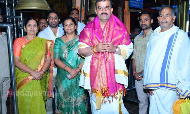 Karnataka Election 2023; ಕುಕ್ಕೆಗೆ ಬಿಜೆಪಿ ಅಭ್ಯರ್ಥಿ, ಸಚಿವ V. Sunil Kumar ಭೇಟಿ