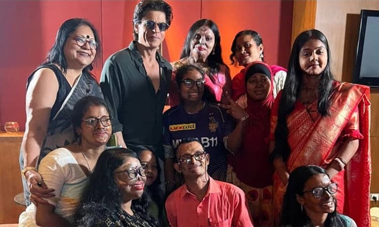 ಆ್ಯಸಿಡ್‌ ಸಂತ್ರಸ್ತೆಯರ ಭೇಟಿಯಾದ ಬಾಲಿವುಡ್‌ ಖ್ಯಾತ ನಟ Shah Rukh Khan