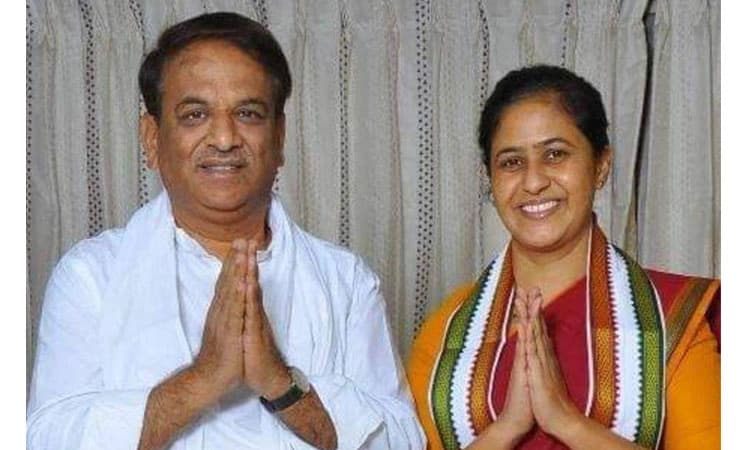 ‘ಕೈʼ ಟಿಕೆಟ್ ತಪ್ಪಿದ ಹಿನ್ನೆಲೆ: ಪಕ್ಷೇತರ ಅಭ್ಯರ್ಥಿಯಾಗಿ ಪತ್ನಿ ಕಣಕ್ಕೆ- SK Basavarajan