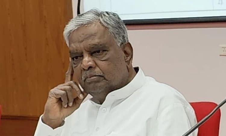 Karnataka poll 2023; ಬಿಜೆಪಿ ಸಂಸದರ ಬಳಿ ಆಶೀರ್ವಾದ ಪಡೆದುಕೊಂಡ ಜೆಡಿಎಸ್ ಅಭ್ಯರ್ಥಿ