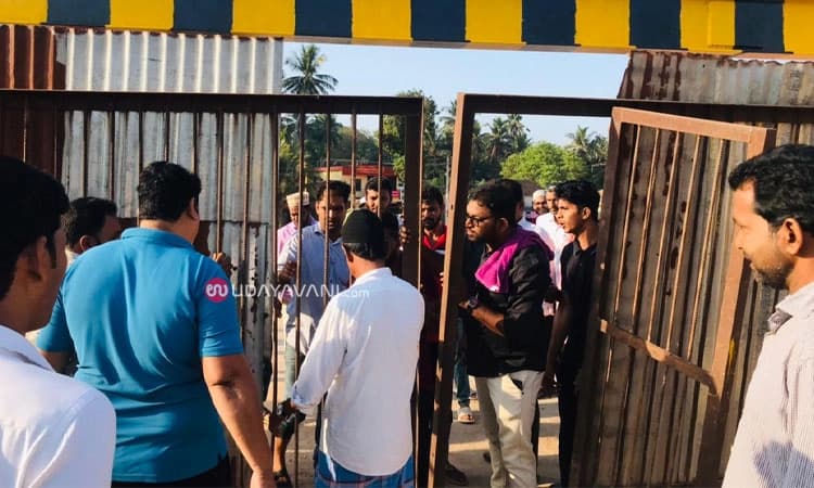 ಉಳ್ಳಾಲ: ಡಿವೈಎಫ್ಐನಿಂದ ಹರೇಕಳ ಸೇತುವೆ ಗೇಟ್ ತೆರವು; ಸಂಚಾರಕ್ಕೆ ಮುಕ್ತ