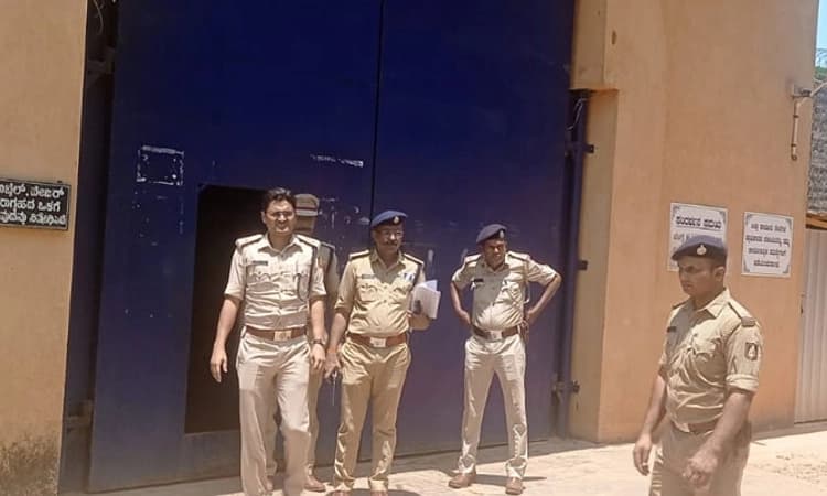 ಕಾರಾಗೃಹದಲ್ಲಿ ಬೀಡಿ, ಸಿಗರೇಟ್, ತಂಬಾಕು ಮಾತ್ರ ಸಿಕ್ಕಿದೆ: ಮಂಗಳೂರು ಕಮಿಷನರ್