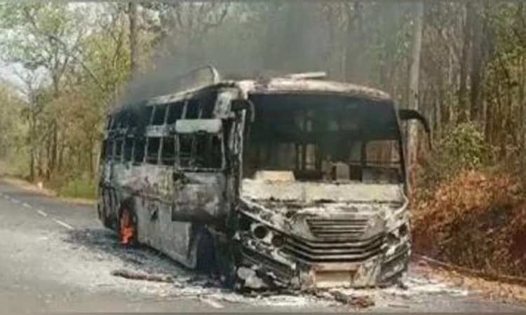 ಛತ್ತೀಸ್‌ಗಢದಲ್ಲಿ ಬಸ್ ಸುಟ್ಟು ಹಾಕಿದ ನಕ್ಸಲರು; ಕನಿಷ್ಠ 15 ಜನ ಬಲಿ