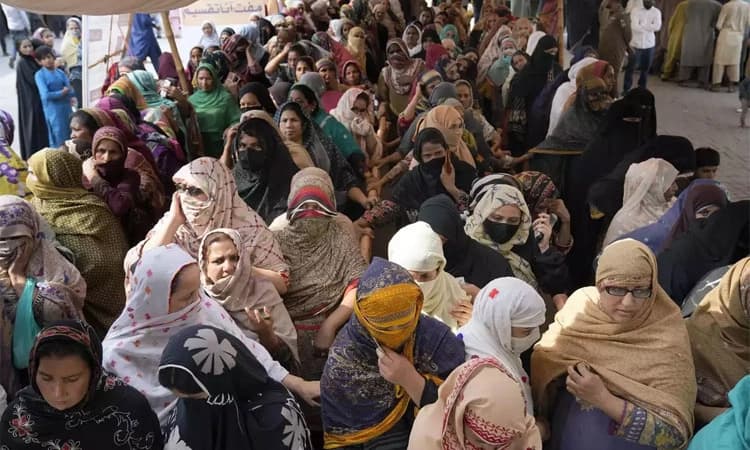 ಪಾಕ್‌ನಲ್ಲಿ ಪಡಿತರ ವಿತರಣೆ ವೇಳೆ ಕಾಲ್ತುಳಿತ: 11 ಸಾವು