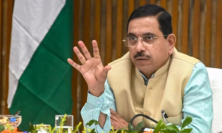 ಸಿದ್ದು 224 ಕ್ಷೇತ್ರಗಳಲ್ಲೂ ಸ್ಪರ್ಧಿಸಲಿ: ಪ್ರಹ್ಲಾದ ಜೋಶಿ