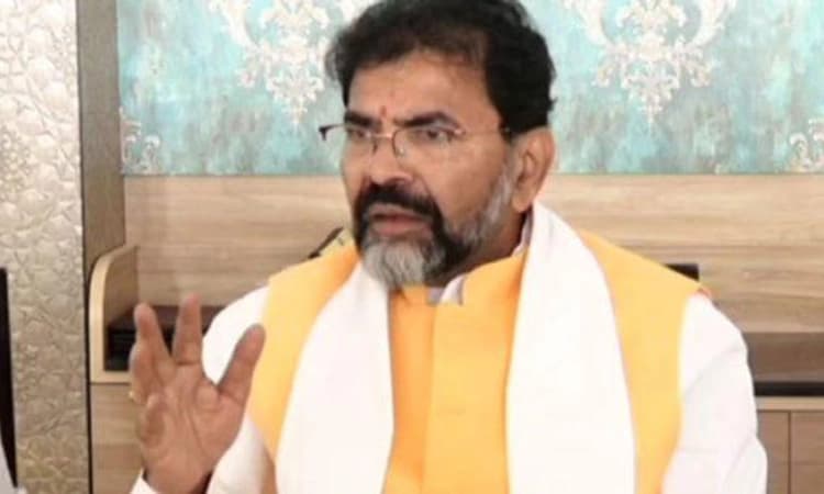 ಸಿದ್ಧರಾಮಯ್ಯ ಮೇಲ್ನೋಟಕ್ಕೆ ಬಸಪ್ಪ, ಒಳಗೆ ವಿಷಪ್ಪ: ಛಲವಾದಿ ನಾರಾಯಣಸ್ವಾಮಿ