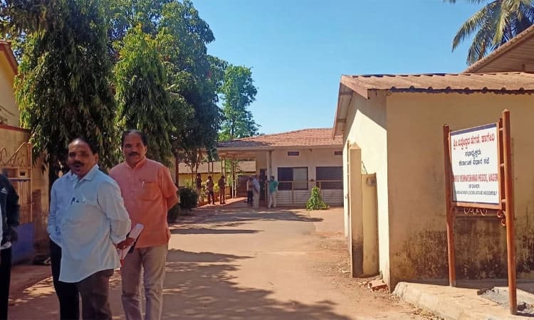 ಇಬ್ಬರು ಶಾಸಕರ ರಾಜೀನಾಮೆ? ಶಿರಸಿಯತ್ತ ಎಲ್ಲರ ಚಿತ್ತ!