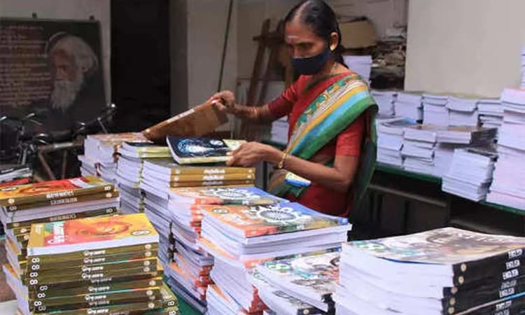 ಶಾಲಾರಂಭಕ್ಕೂ ಮುನ್ನವೇ ಕೈಸೇರಲಿದೆ ಸಮವಸ್ತ್ರ, ಪುಸ್ತಕ