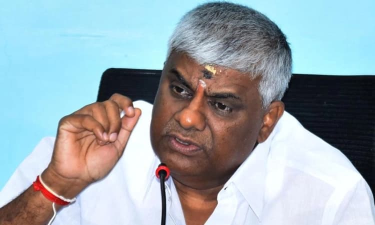 ಕುಮಾರ ಕುಮ್ಮಕ್ಕೇ ಕಾರಣ: ನೇರಾನೇರದಲ್ಲಿ ಎಚ್‌.ಡಿ. ರೇವಣ್ಣ ಅಸಮಾಧಾನ