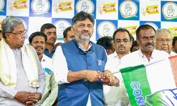 ಮರಳಿ ಕಾಂಗ್ರೆಸ್ ಸೇರ್ಪಡೆಯಾದ ಮಾಜಿ ಸಚಿವ ಗುಬ್ಬಿ ಶ್ರೀನಿವಾಸ್