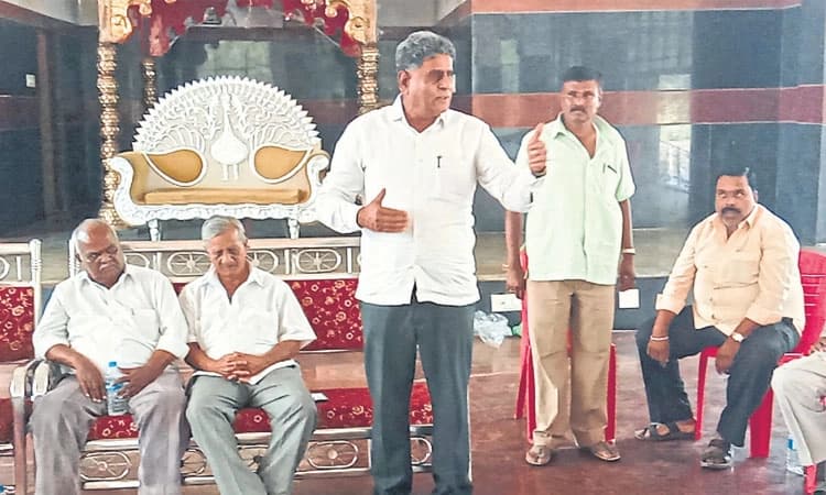 ಶ್ರೀರಂಗಪಟ್ಟಣ ಕೈನಲ್ಲಿ ಭುಗಿಲೆದ್ದ ಭಿನ್ನಮತ